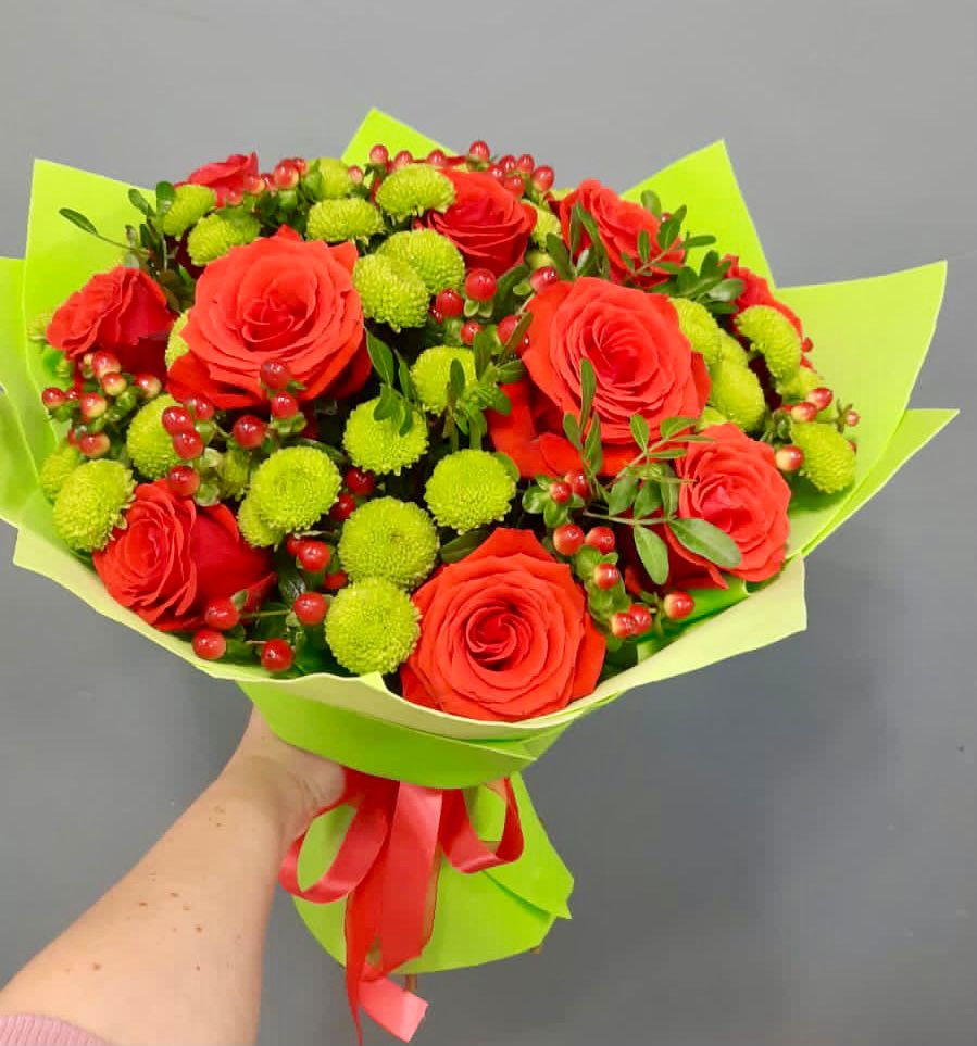 Букет цветов из: Хризантемы и Розы в Южном