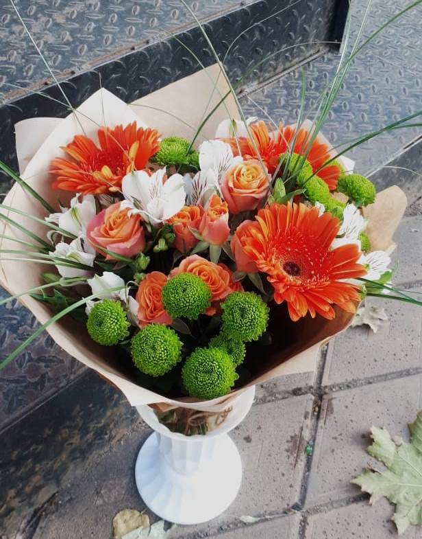 Букет цветов из: Герберы, Хризантемы, Альстромерии и Розы в Южном