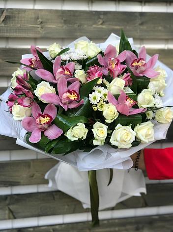 Букет цветов из: Розы и Хризантемы в Южном