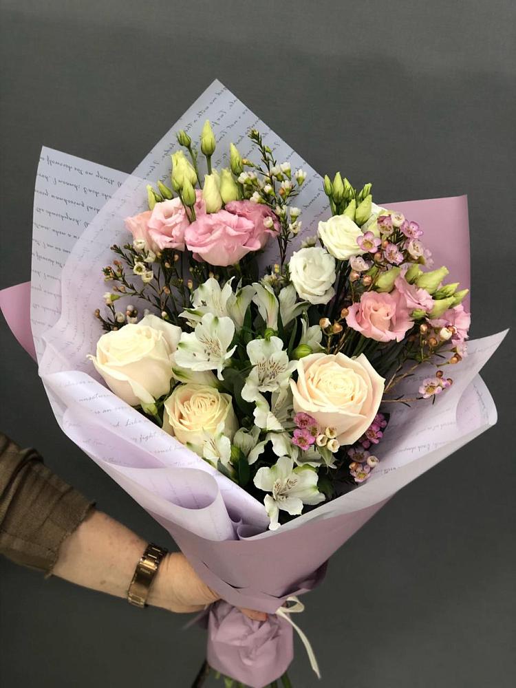 Букет цветов из: Альстромерии, Розы и Лизиантусы в Южном