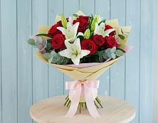 Букет цветов из:  Лилии и Розы в Южном