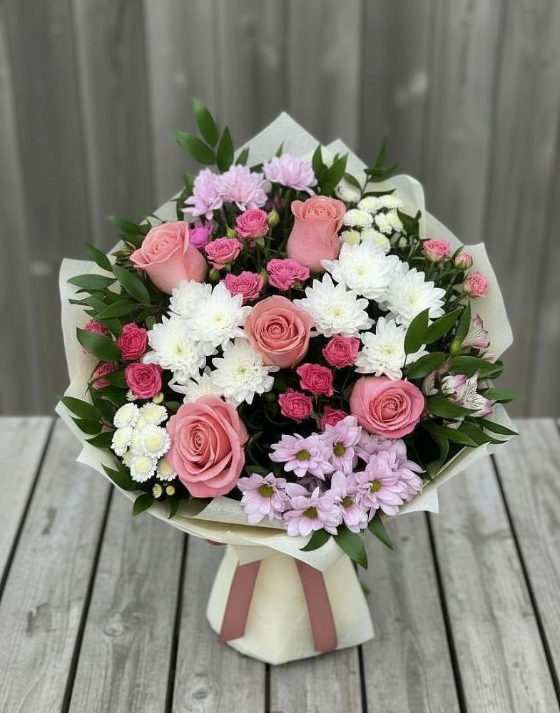 Букет цветов из: Альстромерии, Гвоздики, Розы и Хризантемы в Южном