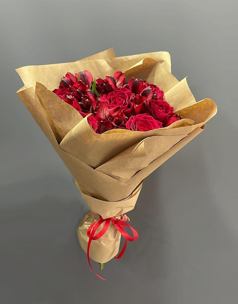 Букет цветов из: Альстромерии и Розы в Южном