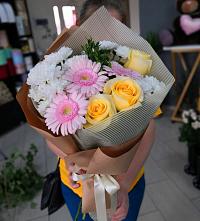 Букет цветов из:  Герберы, Розы и Хризантемы в Южном