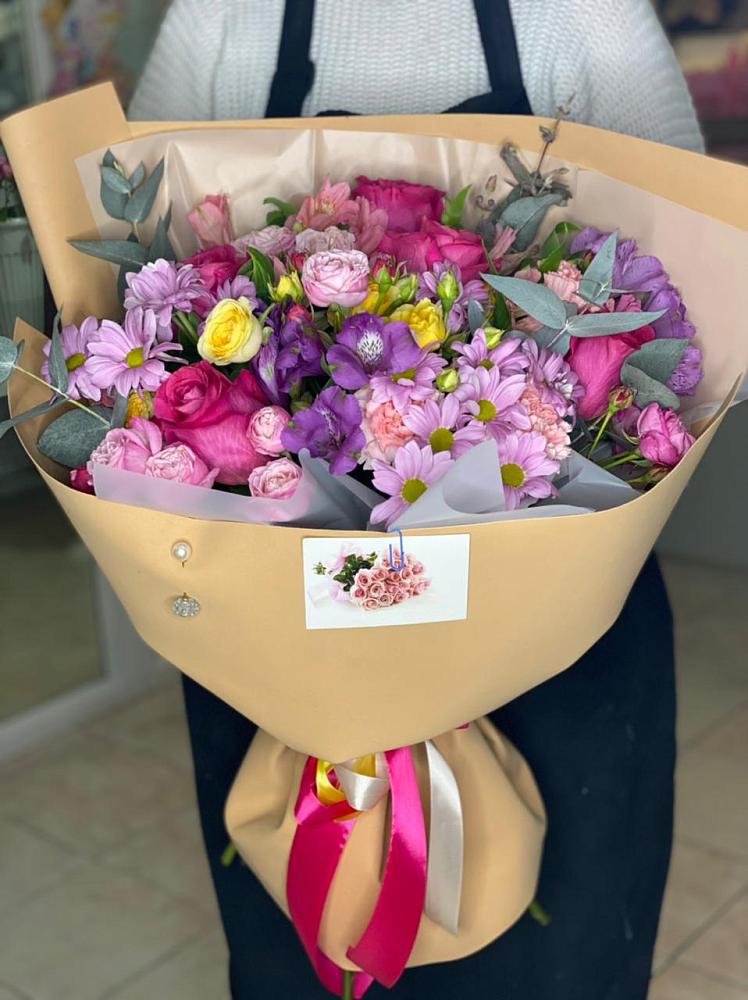 Букет цветов из: Хризантемы, Гвоздики и Альстромерии в Южном