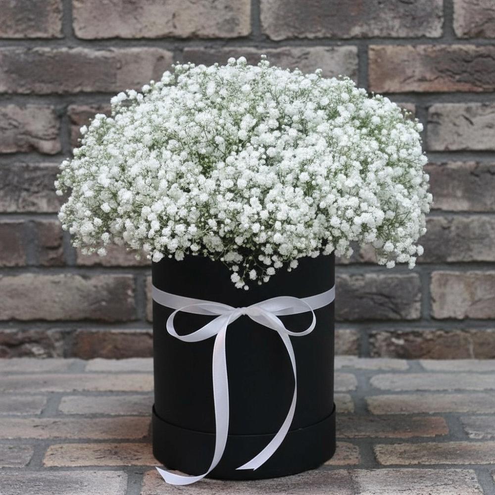 Цветочная композиция из Гипсофила в шляпной коробке в Южном