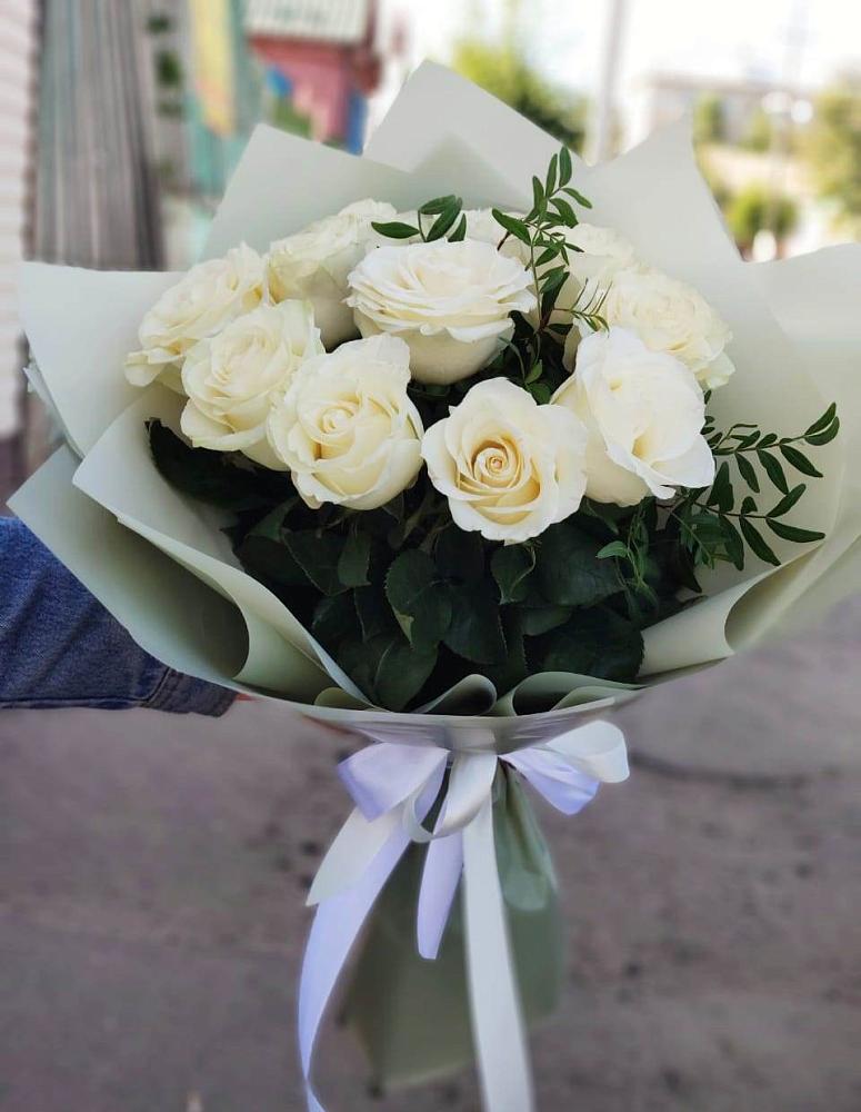 Букет Белые розы Проуд в Южном