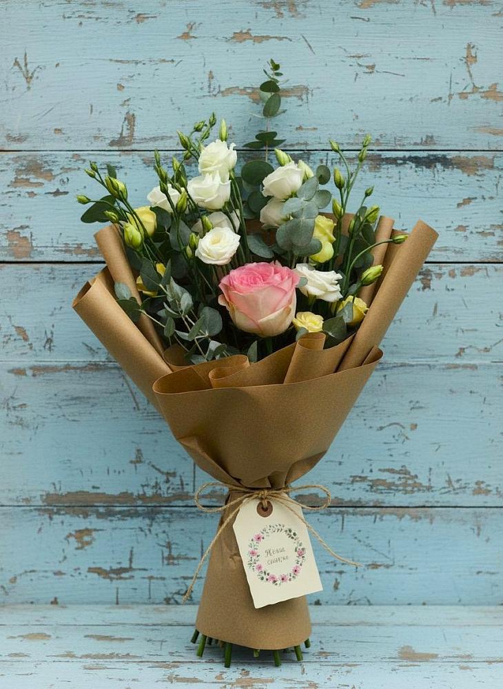 Букет цветов из: Розы и Лизиантусы в Южном