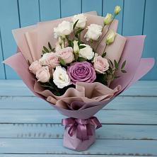 Букет цветов из:  Розы и Лизиантусы в Южном