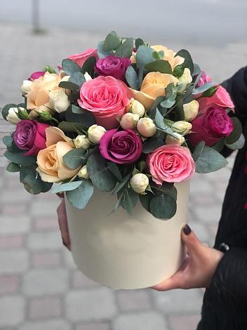 Цветочная композиция из Розы в шляпной коробке в Южном