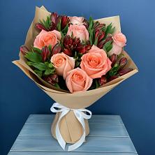 Букет цветов из:  Розы и Альстромерии в Южном