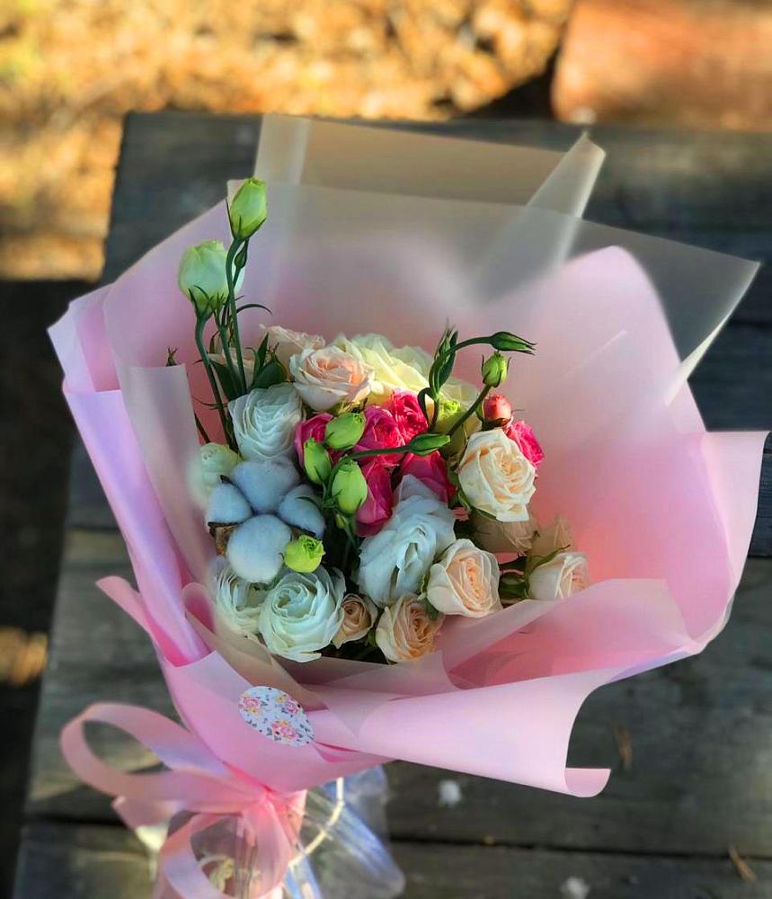 Букет цветов из: Розы и Лизиантусы в Южном