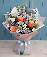 Букет цветов из:  Лизиантусы, Розы, Альстромерии и Гипсофила в Южном