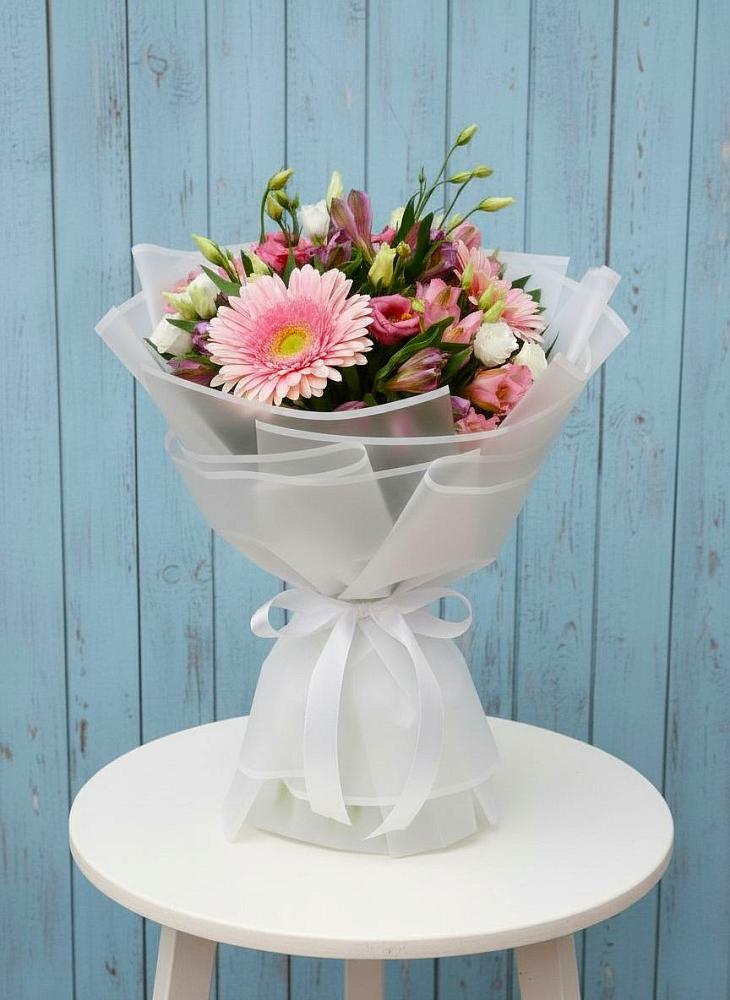 Букет цветов из: Герберы, Альстромерии и Лизиантусы в Южном