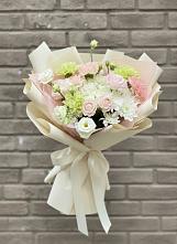 Букет цветов из:  Гвоздики, Розы, Лизиантусы и Хризантемы #REPLACE_PRED# Южном