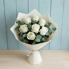 Букет Белые розы в Эвкалипте в Южном