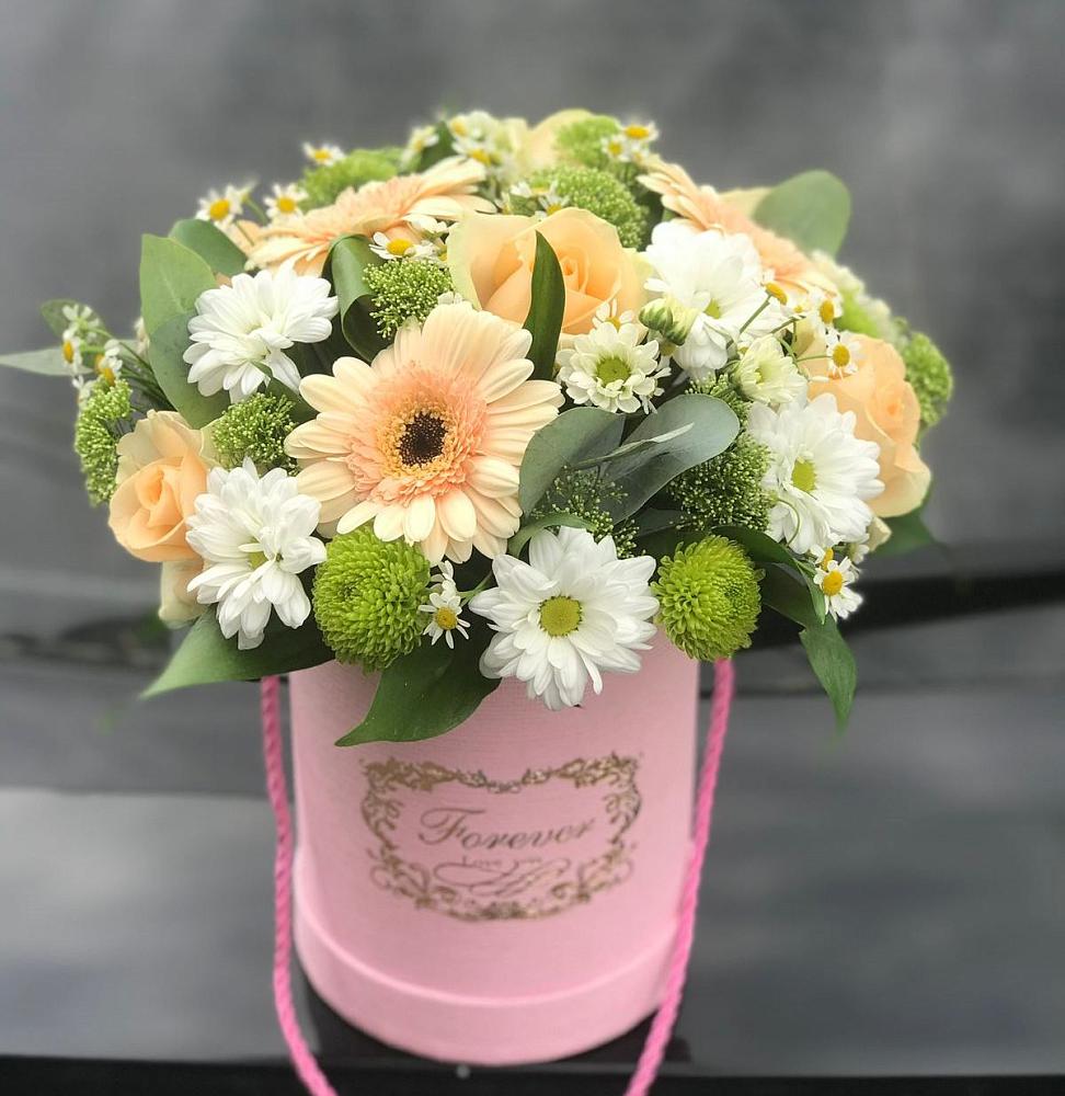 Цветочная композиция из Розы, Герберы и Хризантемы в шляпной коробке в Южном