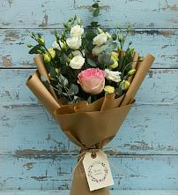 Букет цветов из:  Розы и Лизиантусы в Южном