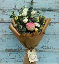 Букет цветов из:  Розы и Лизиантусы в Южном