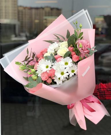 Букет цветов из: Розы, Лизиантусы и Хризантемы в Южном